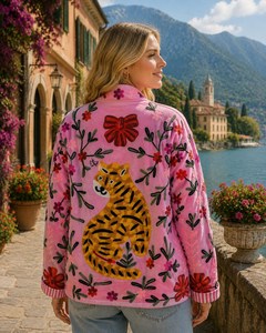 Chaqueta Varsity para Mujer, Diseño Suzani, Bordado a Mano, Reversible, de Terciopelo, con Tigre Dorado y Flores, Color Rosa Bebé - Product Image 2