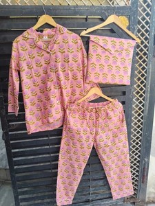 Ensemble de pyjama en coton coloré pour femmes |   Vêtements de nuit imprimés à la main |   Vêtements de détente doux - Product Image 2