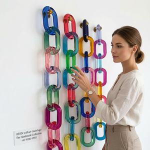Arte de Pared de Resina, Cadena Hecha a Mano, Escultura de Eslabones Coloridos, Decoración Moderna para el Hogar, Pieza de Arte Coleccionable de Forma Irregular - Product Image 1