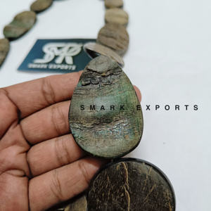 Collier de perles en corne de buffle naturelle pour femmes, bijoux en corne organique faits à la main, tour de cou de style tribal ethnique - Product Image 5