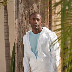 Chaqueta Ligera con Capucha y Cremallera, Diseño ODM, Unisex, Cuello en V, Bordada, Lisa, Delgada, Veraniega, Informal Elegante, Ecológica - Product Image 3