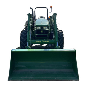 Tracteur utilitaire professionnel pour l'élevage, l'agriculture et l'entretien des propriétés - Product Image 1