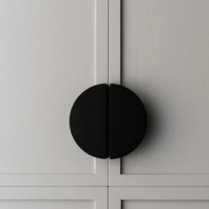 Tirador de Mueble Redondo Minimalista de Latón Macizo en Forma de Media Luna para Puertas de Armario - Product Image 4