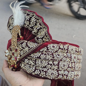 Turban de marié en velours bordeaux royal, brodé, style indien, pré-noué, Safa pour marié, couvre-chef ethnique traditionnel, vente en gros - Product Image 2
