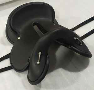 Sillín de Resistencia para Caballos, Sintético, Estilo Inglés, Productos Ecuestres de la India, Diseño Personalizable, Color Disponible - Product Image 3