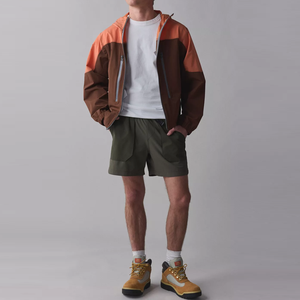 Shorts de sport décontractés pour hommes, fabriqués au Pakistan, en toile, coupe personnalisée, coupe-vent, taille haute, avec cordon de serrage et poches. - Product Image 2