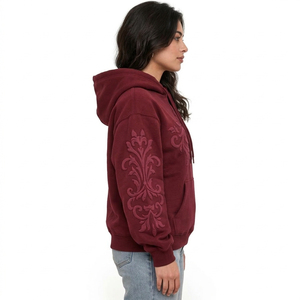 Sweat à capuche imprimé pour femme, conçu avec des détails graphiques dimensionnels et un tissu doux pour un port confortable au quotidien et pour un style de vie actif. - Product Image 2