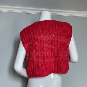 Ropa de calle Color rojo Chaleco de punto recortado para mujer MOQ bajo de la mejor calidad - Product Image 2
