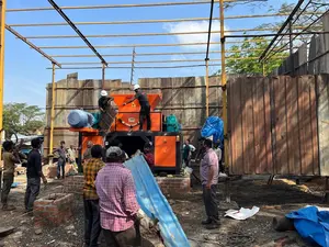 Broyeur de barils en acier à commande automatique, machine de broyage de métaux à double arbre pour l'exportation - Product Image 2