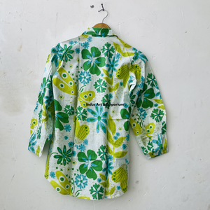 เสื้อเชิ้ตพิมพ์ลายดอกไม้สไตล์ลำลองสำหรับผู้หญิง พิมพ์ลายด้วยมือ ผ้าฝ้าย 100% เนื้อนุ่ม คอปกติดกระดุม ระบายอากาศได้ดี สีชมพูและสีขาว ลดราคา - Product Image 3
