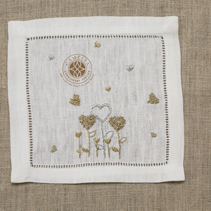 Serviette de cocktail raffinée, broderie durable, réutilisable, idéale pour les dîners chics, les fêtes et les mariages rustiques. - Product Image 5