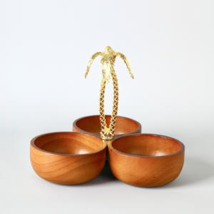 Bandeja de servir de madera de lujo de 3 secciones con mango de palma dorada, bandeja decorativa de madera de acacia para decoración tropical del hogar. - Product Image 1