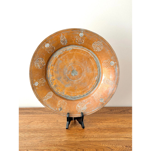 Nouvelle assiette de présentation en métal, finition vintage brillante, en étain à motif gaufré, pour mariage, en laiton pur, pour service de salade - Product Image 1
