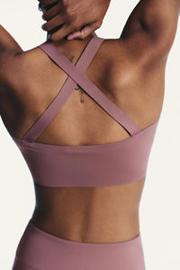 Conjunto de Yoga para Mujer Hecho con Material Elástico Suave, Duradero y Cómodo, Adecuado para Entrenamiento en Gimnasio, Ropa Deportiva y Ejercicios de Yoga - Product Image 3