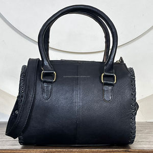 Bolsa de Viaje de Cuero Vacuno Genuino Hecha a Mano con Diseño Western, Bolsa de Fin de Semana Unisex con Patrón de Cactus del Desierto - Product Image 6