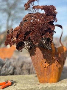 Maceta Decorativa Estilo Cesta Galvanizada, Perfecta para Plantas de Jardín y Exhibiciones de Plantas al Aire Libre, Hecha a Mano en India - Product Image 3