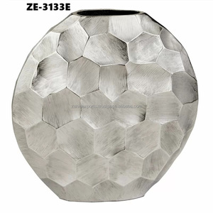 Vase de mariage en fibre végétale écologique chromé sur mesure Zahid Exports India, pot de fleurs artistique martelé, décoration d'intérieur - Product Image 4