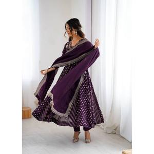 Magnifique robe Anarkali en polyester avec broderie et travail de sequins, taille XL, pour les occasions de mariage - Product Image 2