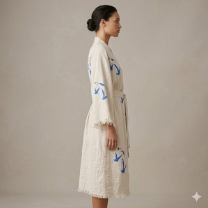 Vestido largo bohemio de mujer con bordado de pájaro azul, dobladillo deshilachado, corte holgado, manga larga, estilo cruzado, ropa casual. - Product Image 1
