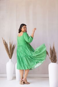 Robe midi à volants imprimée à pois verts, manches trois quarts, coupe trapèze en mousseline, décontractée, coupe ample, pour femme, idéale pour l'été - Product Image 3