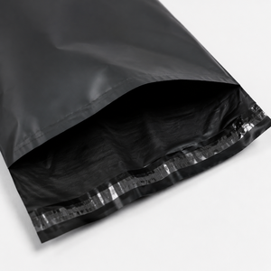 Sacs d'expédition en polyéthylène noir personnalisés, imperméables, à fermeture autocollante, pour l'emballage de colis e-commerce, vêtements et envois. - Product Image 5