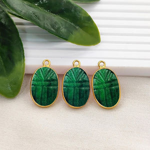 Pendentif Scarabée en Malachite Sculpté à la Main, Plaqué Or, Breloque Coccinelle en Malachite Naturelle, Fournisseurs de Bijoux - Product Image 1