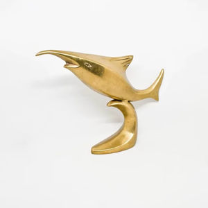 Sculpture de poisson élégante en laiton, objet décoratif de table pour la maison de luxe, le salon, le bureau et la console. - Product Image 1