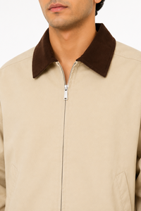 Chaqueta Harrington beige premium para hombre con cuello en contraste marrón, chaqueta bomber informal con cremallera, ropa exterior ligera de mezcla de algodón - Product Image 4
