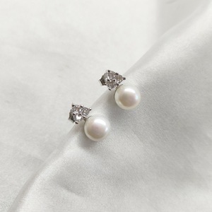 Boucles d'oreilles en perles d'eau douce de 8 à 9 mm pour femmes avec incrustation de zircon à 3 étages tendance, accessoires en verre trempé - Product Image 3