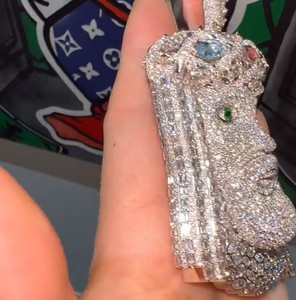 จี้พระเยซูประดับมอสซาไนต์ทรงโคลเวอร์หรูหราสไตล์ฮิปฮอป เงินแท้ 925 ขนาด 2.5 นิ้ว  แบบสั่งทำพิเศษประดับมอสซาไนต์เต็มชิ้นสำหรับผู้ชาย - Product Image 5