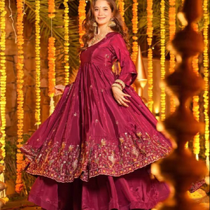 Vente en gros Ramdev Trading – Superbe tissu indien traditionnel de haute qualité, séchage rapide, pour fêtes et festivals, crépon naturel lourd de créateur - Product Image 1