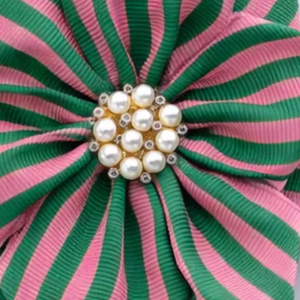 Broche Fleurie à Carreaux Rose et Vert, Magnifique Accessoire Floral pour Femme, Décoration Tendance avec Motif Écossais de Qualité Supérieure - Product Image 6