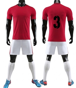 Ensemble d'uniformes de football personnalisés unisexes, maillot rouge, short blanc, impression sublimée, respirant, séchage rapide, kit de football pour adultes, entièrement imprimé - Product Image 5