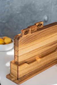 Tabla de cortar de madera hecha a mano con acabado de grano natural - Product Image 2