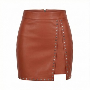 Jupe mini asymétrique en similicuir taille haute pour femme, design crayon à rivets, couleur unie, toutes saisons - Product Image 1