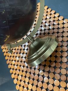 ลูกโลกโลหะงานฝีมือแบบดั้งเดิม พร้อมทวีปที่แกะสลักด้วยมือ และฐานเหล็กหล่อที่แข็งแรงทนทานเพื่อคุณภาพที่ยั่งยืน - Product Image 4