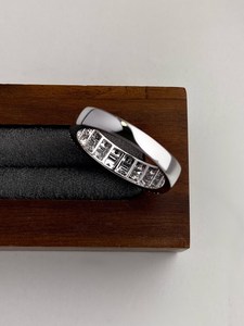 แหวนมอสซาไนต์ทรงมรกตและทรงกลมแบบครึ่งวง ดีไซน์สวยงามไม่ซ้ำใคร ทำจากเงินแท้ 925 เหมาะเป็นของขวัญสำหรับงานปาร์ตี้  พร้อมเป็นเครื่องประดับสุดพิเศษ - Product Image 6