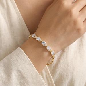 AMBER JEWELS Bracelet de luxe plaqué argent avec breloque en moissanite, taille brillant rond, sertissage en canal, bijoux de mariage unisexe - Product Image 3