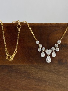 Collar con colgante de diamante talla pera y corte redondo en oro amarillo con acento de corazón, elegante collar nupcial para mujer, regalo de boda para ella - Product Image 3
