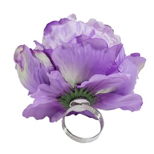 Elegante Anillo de Servilleta Metálico con Diseño Floral de Lavanda y Peonía para Decoración de Mesa de Boda de Primavera, Anillo de Servilleta Clásico con Flor Artificial Morada Grande - Product Image 5