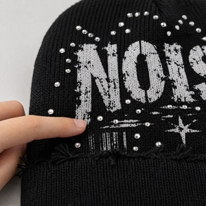 Gorro de Invierno Unisex con Pedrería, Estilo Urbano, Color Negro, Diseño Personalizado, 100% Acrílico - Product Image 6
