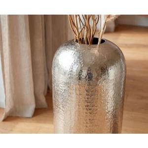 Vase décoratif en métal fait main, finition argentée, pour table, style moderne, idéal pour un cadeau de pendaison de crémaillère - Product Image 5