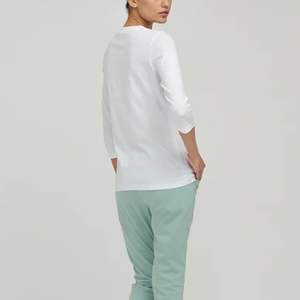 Proveedor mayorista de camisetas deportivas personalizadas para mujer, de alta calidad, ecológicas, transpirables, de secado rápido, manga larga y corte ajustado. - Product Image 3