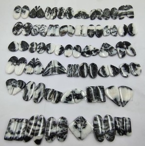 พลอยแจสเปอร์ลายม้าลายสีดำคู่  แบบคาโบชองธรรมชาติ  สำหรับทำต่างหู - Product Image 4