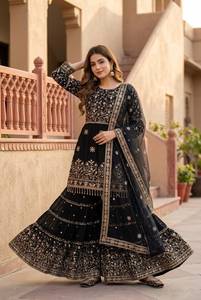 Ensemble Sharara en soie brodée violette avec travail de sequins, tenue indienne pakistanaise, dupatta longueur ras du sol, infroissable, pour mariage et fête - Product Image 3