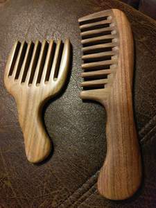 peines de madera hechos a mano - Product Image 4