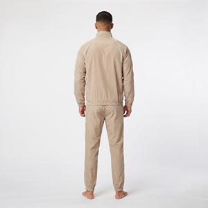 Survêtement en polyester pour homme, de haute qualité, doux, avec logo personnalisé, pour l'entraînement, vêtements de sport, couleur unie - Product Image 3