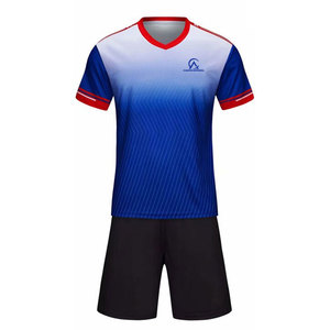 Uniforme de football durable avec coutures renforcées conçu pour un confort maximal et une tenue longue durée sur le terrain - Product Image 1