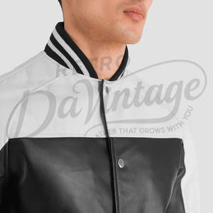 Chaqueta Bomber Varsity de Cuero Genuino Bicolor en Blanco y Negro para Hombre con Paneles de Hombro en Contraste y Puños Acanalados a Rayas - Product Image 6