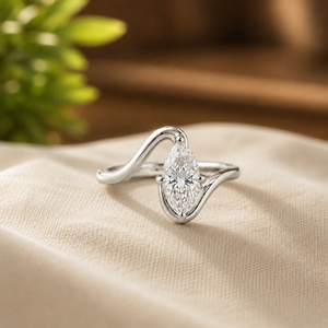 Anillo de Compromiso Chapado en Oro Amarillo de 14K, Anillo de Aniversario con Diamante de Corte Ovalado, Moissanita con Engaste de Tensión, Joyería de Lujo - Product Image 1